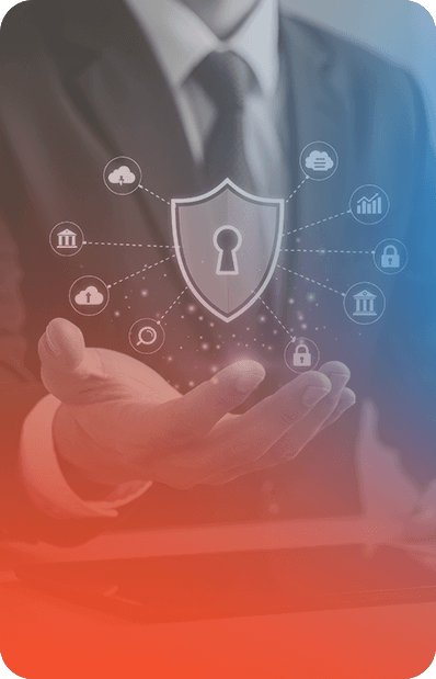 Homem com ícone de segurança nas mãos